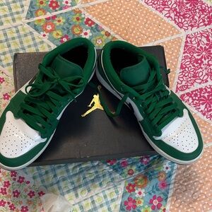 Jordan Low Top Sneakers - White & Green